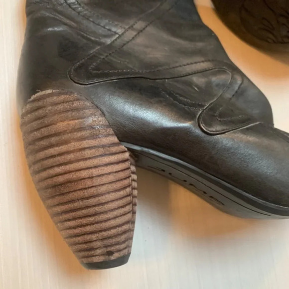 Jump For The People Born Tall Boots Button Detail 8 - Picture 12 of 13